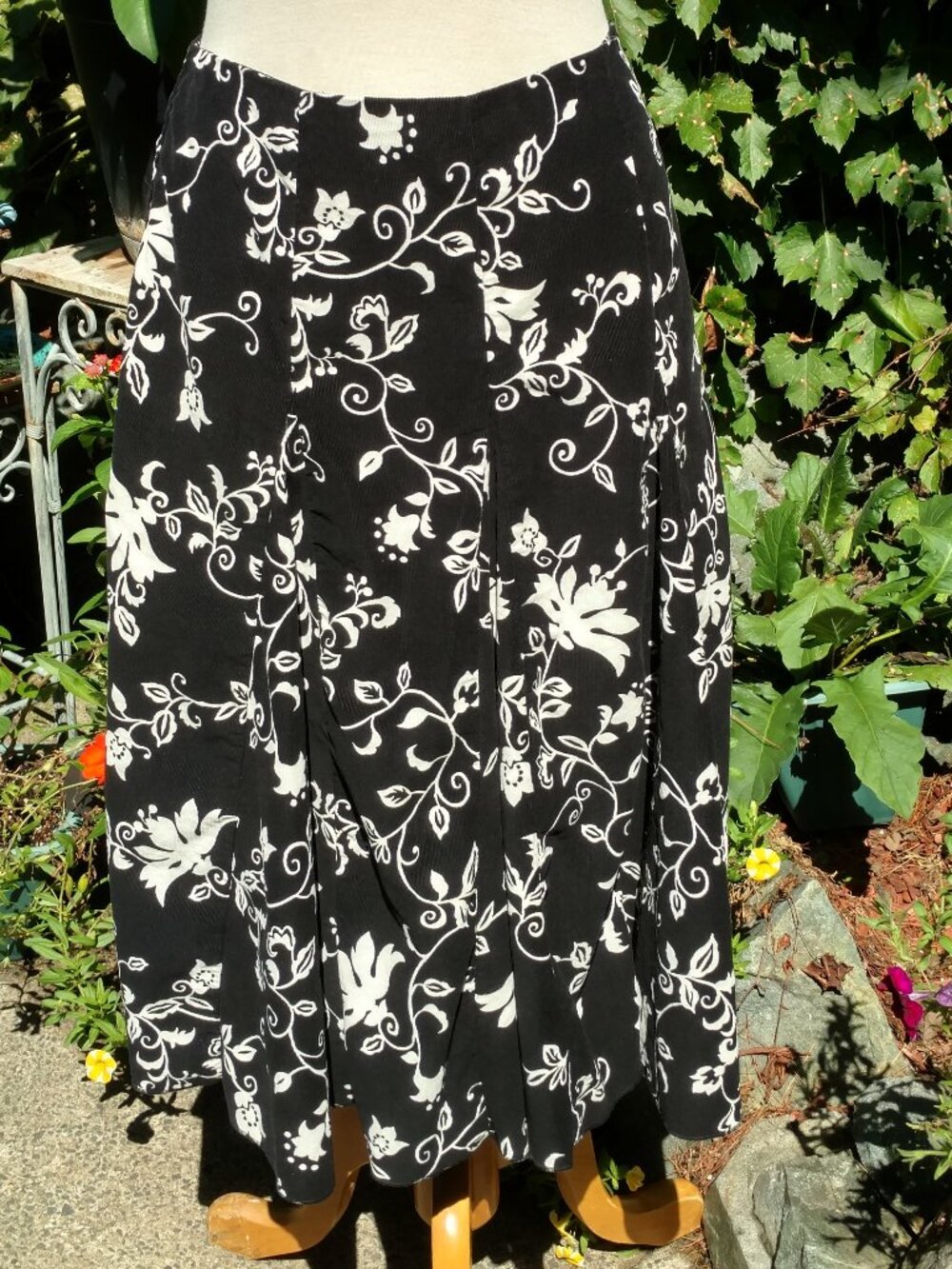 Relativity black and white corduroy skirt
